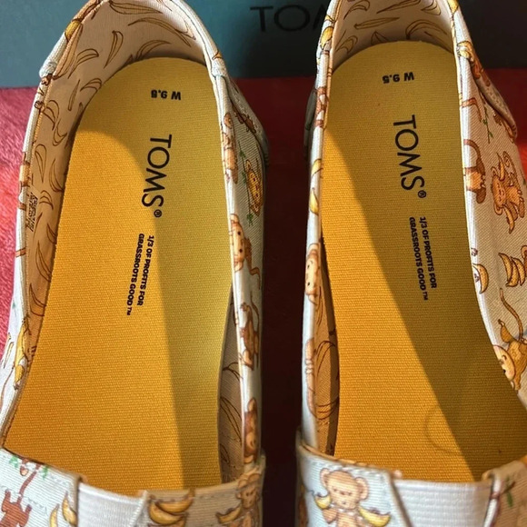 NWT** Tom’s Alpargata blue monkey business print. Size 9.5 women’s. New in box - Picture 3 of 6